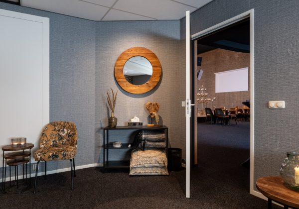 Uitvaartverzorging Pieter Dekker – locatie Hoorn Uitvaartverzorging Pieter Dekker | Johannes Poststraat 26 | 1624 CC Hoorn | pieter@uitvaartdekker.nl | https://uitvaartdekker.nl