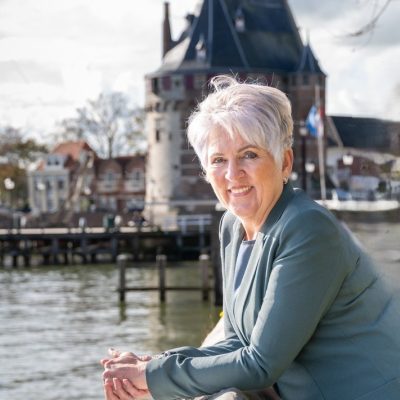 Uitvaartverzorging in Hoorn -Ria_Potveer Uitvaartverzorging Pieter Dekker | Johannes Poststraat 26 | 1624 CC Hoorn | pieter@uitvaartdekker.nl | https://uitvaartdekker.nl