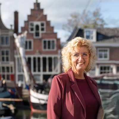 Uitvaartverzorgster Monica Beers_Caroline Uitvaartverzorging Pieter Dekker | Johannes Poststraat 26 | 1624 CC Hoorn | pieter@uitvaartdekker.nl | https://uitvaartdekker.nl